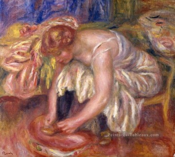  femme - femme attachant son lacet Pierre Auguste Renoir